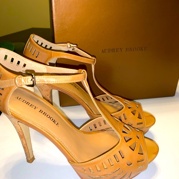 Audrey Brooke Platform Heels - Picture 1 of 4